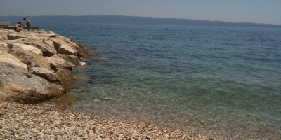 Mar e praia em Split, na Croácia